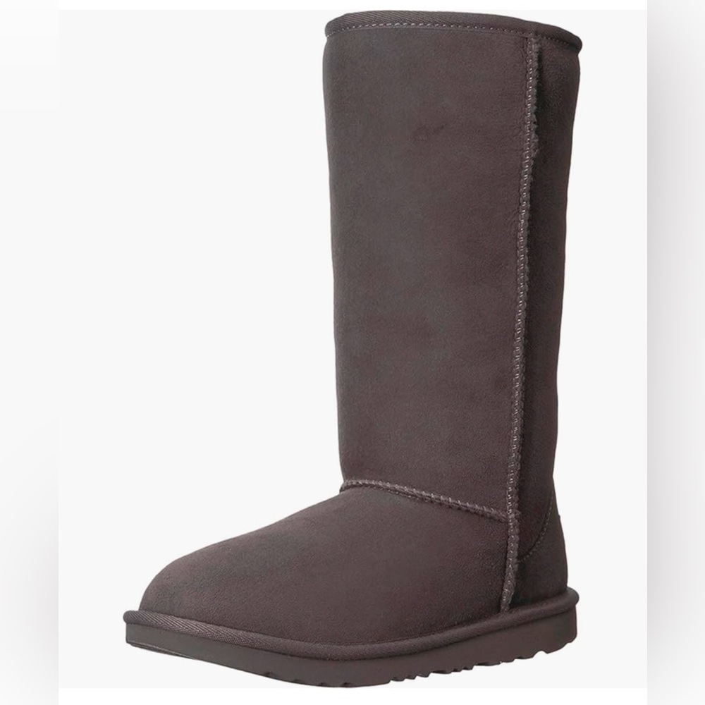 Tall gray Ugg boots